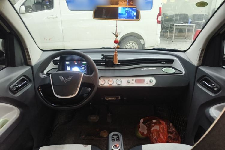 Used Wuling Hongguang MINIEV 2021 Macaron Fashion Model Lithium Iron Phosphate Center Console