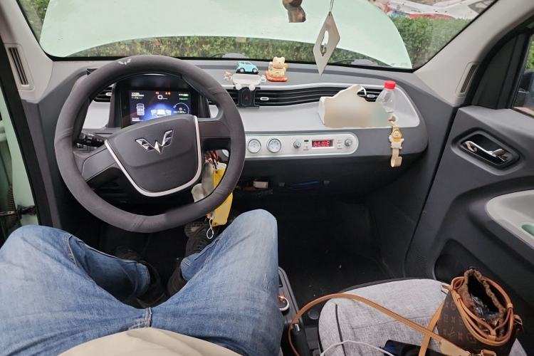 Used Wuling Hongguang MINIEV 2021 Macaron Premium Model – Lithium-NMC Center Console
