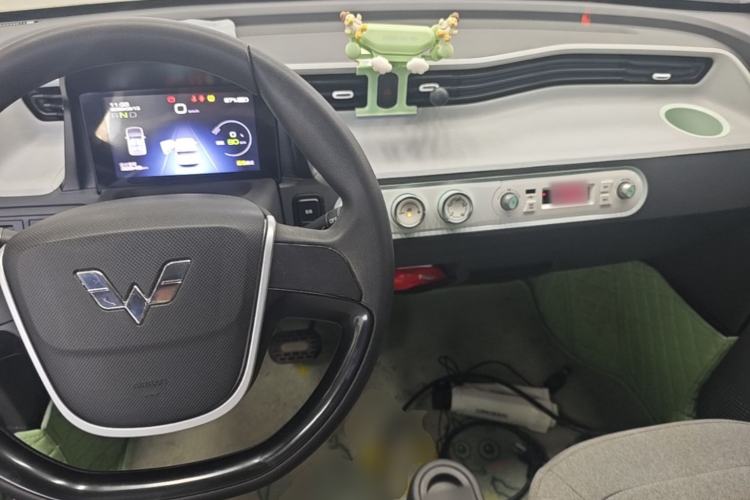 Used Wuling Hongguang MINIEV 2021 Macaron Fashion Edition Lithium-Ion Battery Center Console