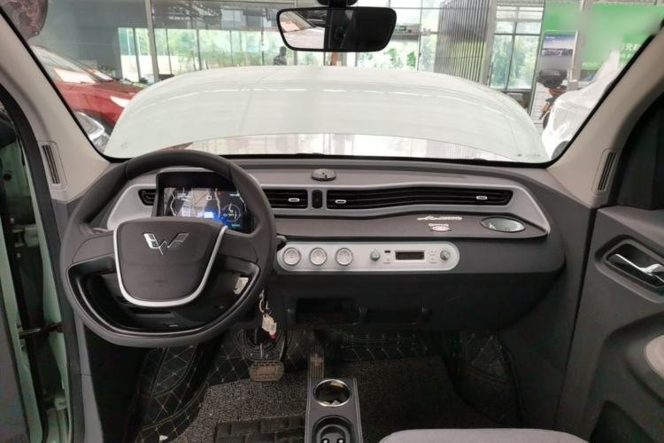 Used Wuling Hongguang MINIEV 2021 Macaron Fashion Model Lithium Iron Phosphate Center Console