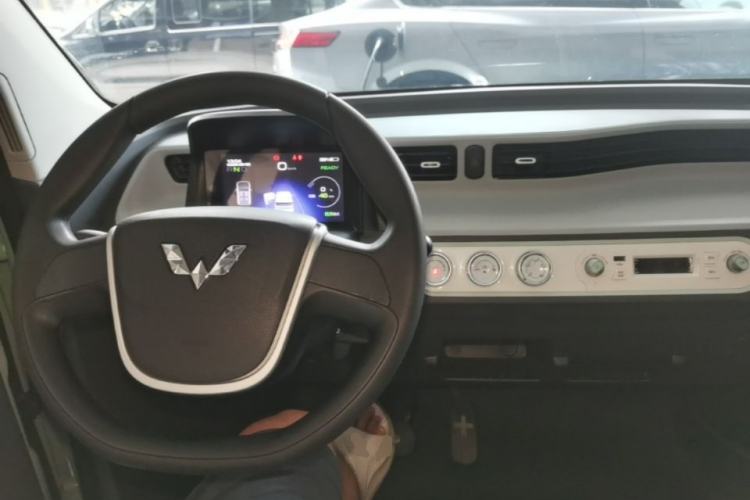 Used Wuling Hongguang MINIEV 2021 Macaron Fashion Edition Lithium-Ion Battery Center Console