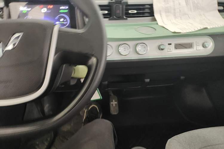Used Wuling Hongguang MINIEV 2021 Macaron Premium Model – Lithium Iron Phosphate Center Console
