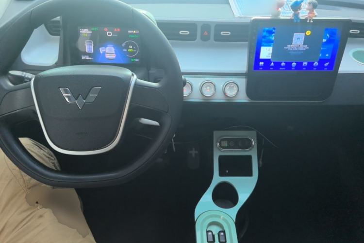 Used Wuling Hongguang MINIEV 2021 Macaron Fashion Edition Lithium-Ion Battery Center Console