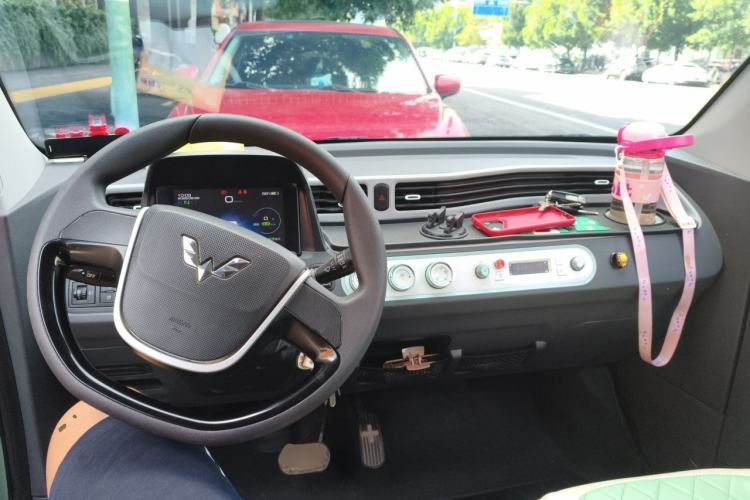 Used Wuling Hongguang MINIEV 2021 Macaron Fashion Model Lithium Iron Phosphate Center Console
