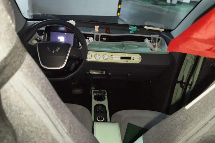 Used Wuling Hongguang MINIEV 2021 Macaron Premium Model – Lithium-NMC Center Console