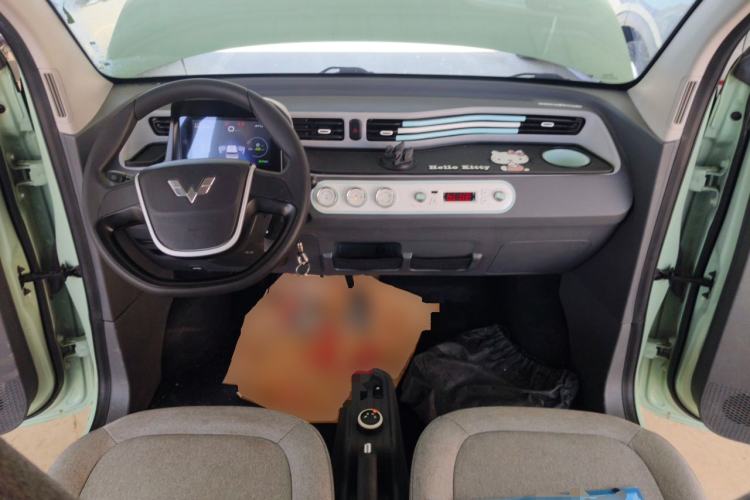 Used Wuling Hongguang MINIEV 2021 Macaron Fashion Model Lithium Iron Phosphate Center Console