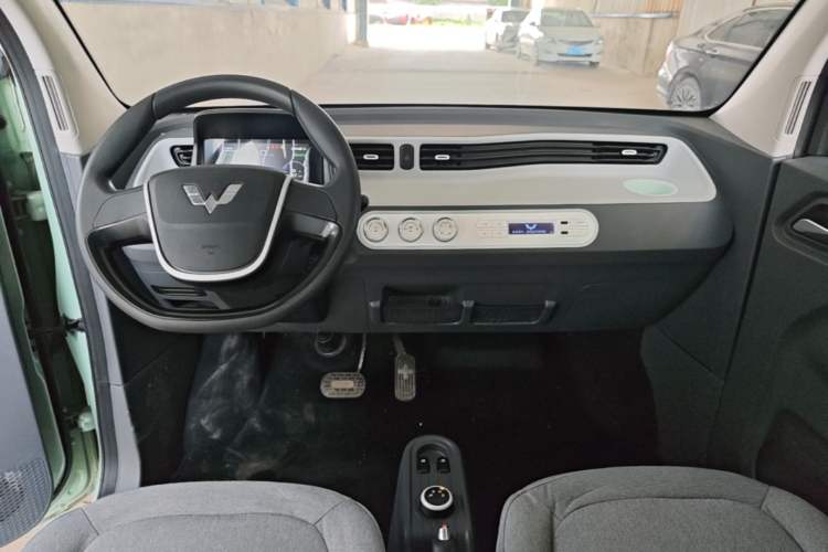 Used Wuling Hongguang MINIEV 2021 Macaron Premium Model – Lithium Iron Phosphate Center Console