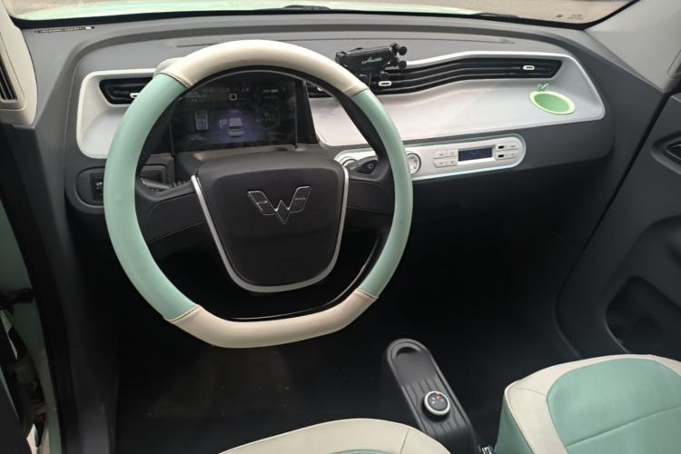 Used Wuling Hongguang MINIEV 2021 Macaron Fashion Model Lithium Iron Phosphate Center Console