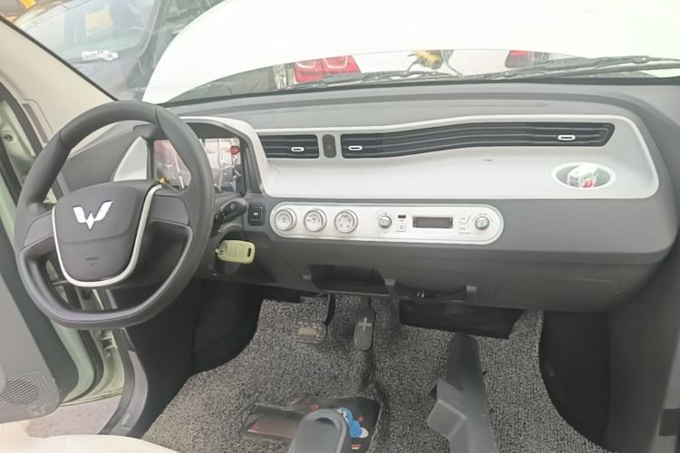 Used Wuling Hongguang MINIEV 2021 Macaron Fashion Model Lithium Iron Phosphate Center Console