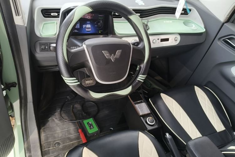 Used Wuling Hongguang MINIEV 2021 Macaron Fashion Model Lithium Iron Phosphate Center Console