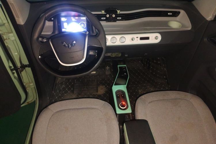 Used Wuling Hongguang MINIEV 2021 Macaron Fashion Model Lithium Iron Phosphate Center Console