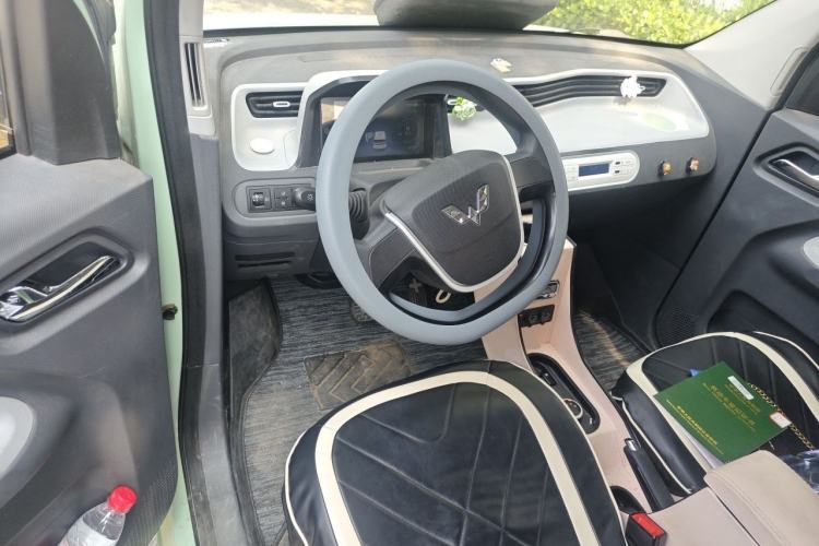 Used Wuling Hongguang MINIEV 2021 Macaron Fashion Model Lithium Iron Phosphate Center Console