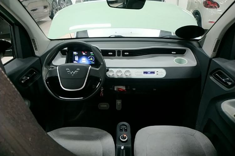 Used Wuling Hongguang MINIEV 2021 Macaron Premium Model – Lithium Iron Phosphate Center Console