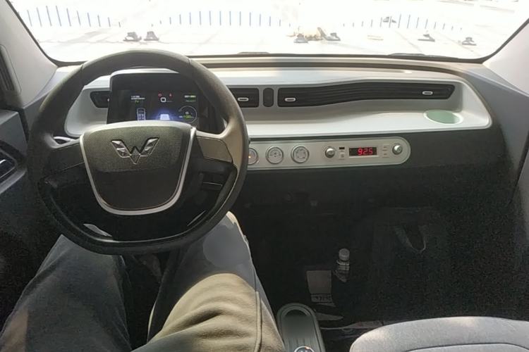 Used Wuling Hongguang MINIEV 2021 Macaron Fashion Model Lithium Iron Phosphate Center Console