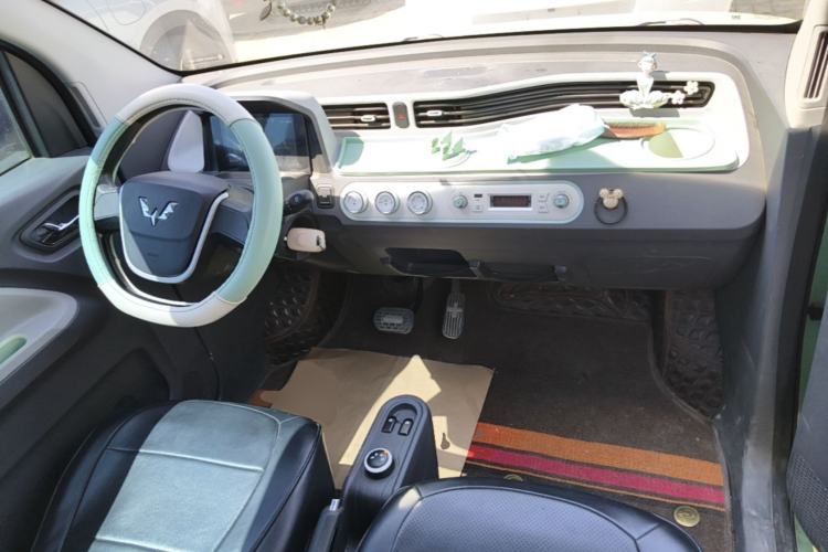 Used Wuling Hongguang MINIEV 2021 Macaron Sandwich Model 120 km Lithium Iron Phosphate Center Console