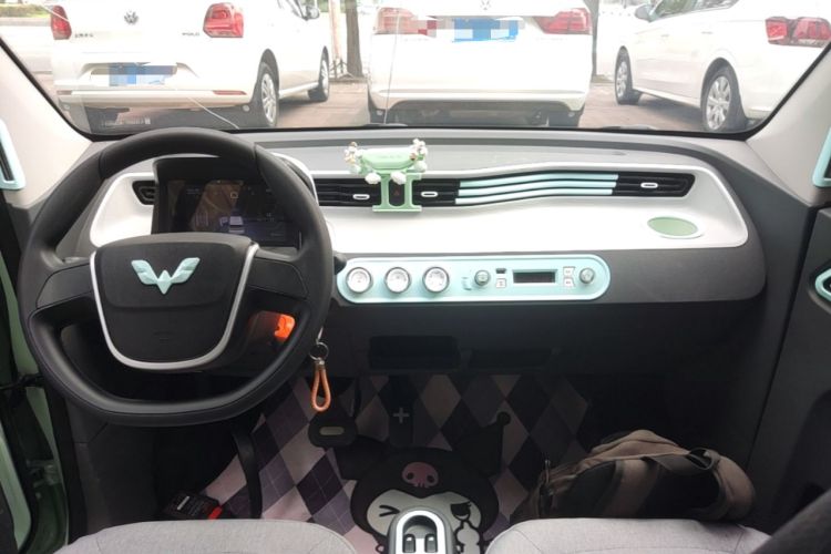 Used Wuling Hongguang MINIEV 2021 Macaron Fashion Model Lithium Iron Phosphate Center Console