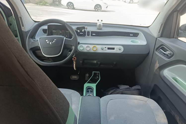 Used Wuling Hongguang MINIEV 2021 Macaron Fashion Edition Lithium-Ion Battery Center Console