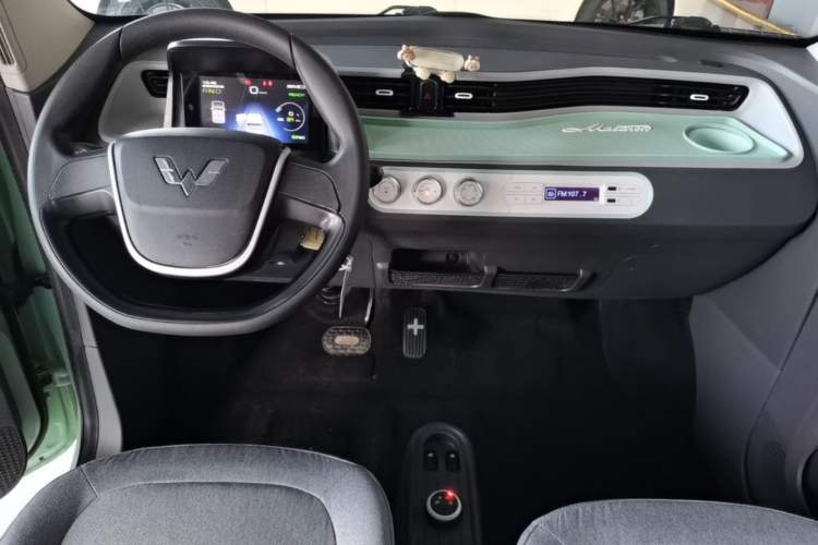 Used Wuling Hongguang MINIEV 2021 Macaron Fashion Edition Lithium-Ion Battery Center Console
