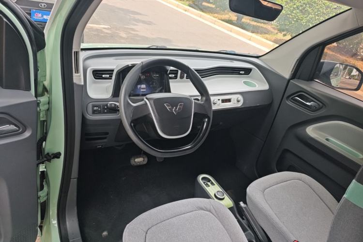 Used Wuling Hongguang MINIEV 2021 Macaron Fashion Model Lithium Iron Phosphate Center Console