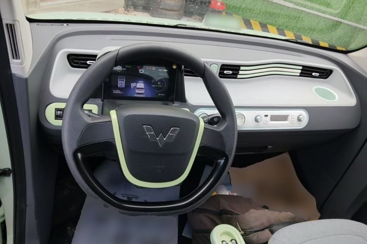 Used Wuling Hongguang MINIEV 2021 Macaron Fashion Model Lithium Iron Phosphate Center Console