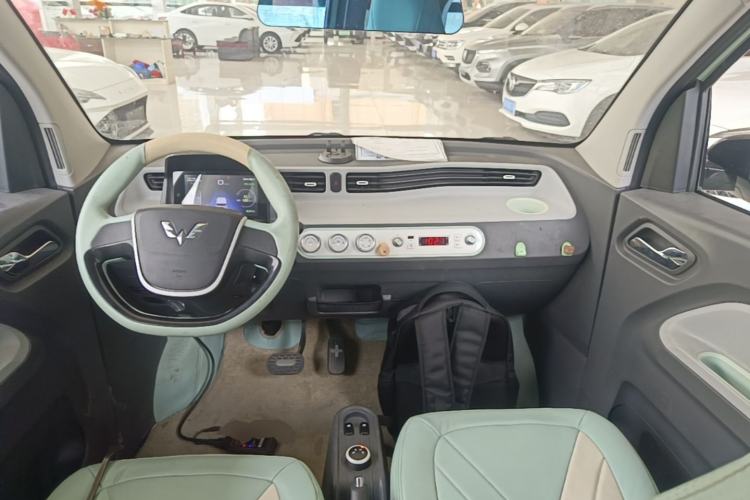 Used Wuling Hongguang MINIEV 2021 Macaron Sandwich Model 170 km Lithium Iron Phosphate Center Console