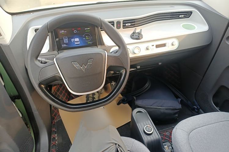 Used Wuling Hongguang MINIEV 2021 Macaron Fashion Model Lithium Iron Phosphate Center Console