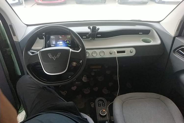 Used Wuling Hongguang MINIEV 2021 Macaron Premium Model – Lithium Iron Phosphate Center Console