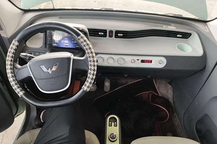 Used Wuling Hongguang MINIEV 2021 Macaron Fashion Edition Lithium-Ion Battery Center Console