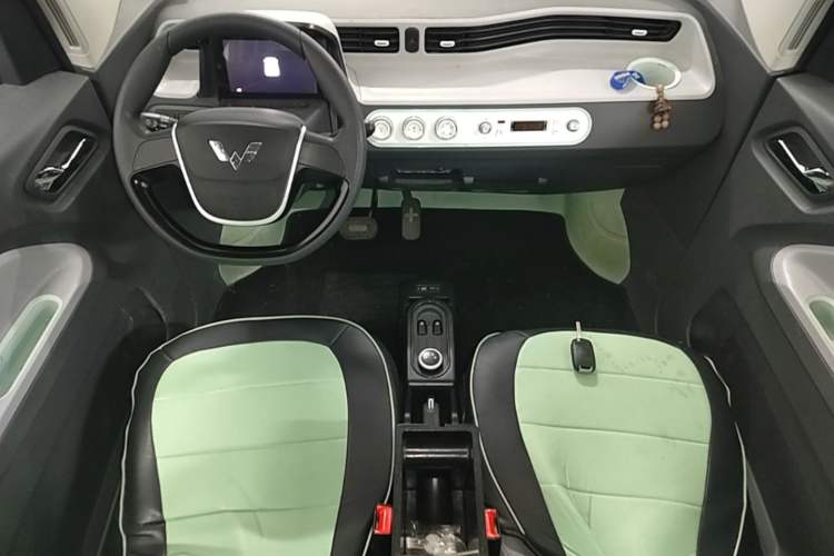 Used Wuling Hongguang MINIEV 2021 Macaron Premium Model – Lithium-NMC Center Console