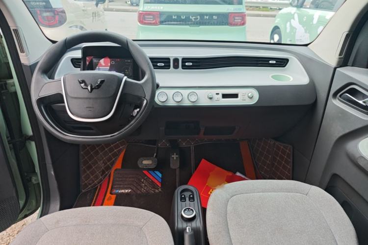 Used Wuling Hongguang MINIEV 2021 Macaron Fashion Model Lithium Iron Phosphate Center Console