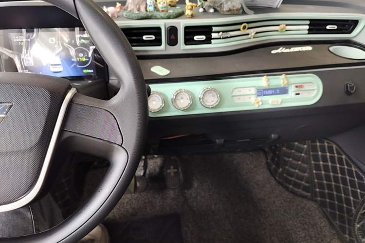 Used Wuling Hongguang MINIEV 2021 Macaron Premium Model – Lithium Iron Phosphate Center Console