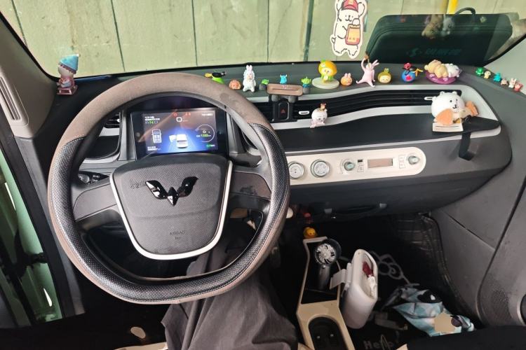 Used Wuling Hongguang MINIEV 2021 Macaron Premium Model – Lithium Iron Phosphate Center Console