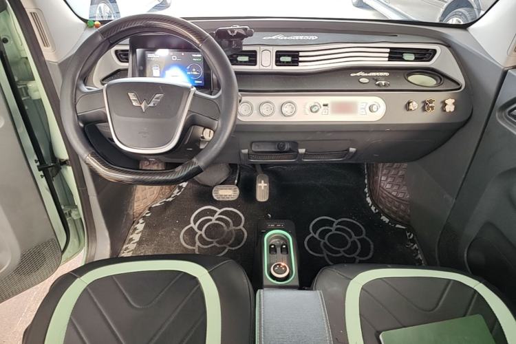 Used Wuling Hongguang MINIEV 2021 Macaron Premium Model – Lithium Iron Phosphate Center Console