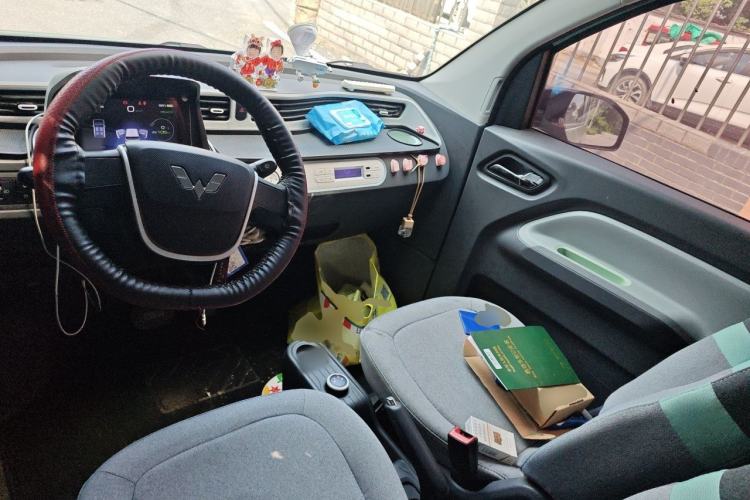 Used Wuling Hongguang MINIEV 2021 Macaron Fashion Model Lithium Iron Phosphate Center Console