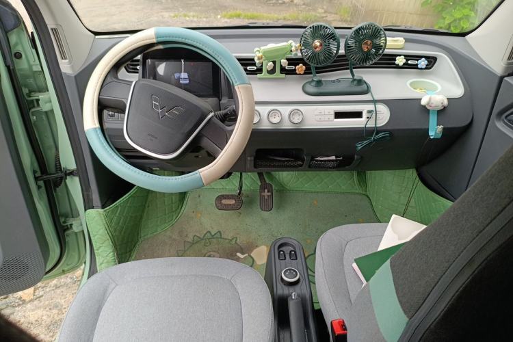 Used Wuling Hongguang MINIEV 2021 Macaron Fashion Edition Lithium-Ion Battery Center Console