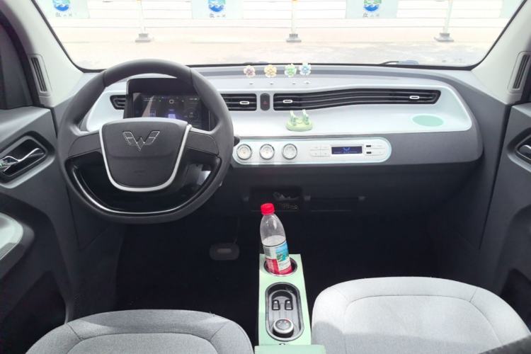 Used Wuling Hongguang MINIEV 2021 Macaron Fashion Model Lithium Iron Phosphate Center Console