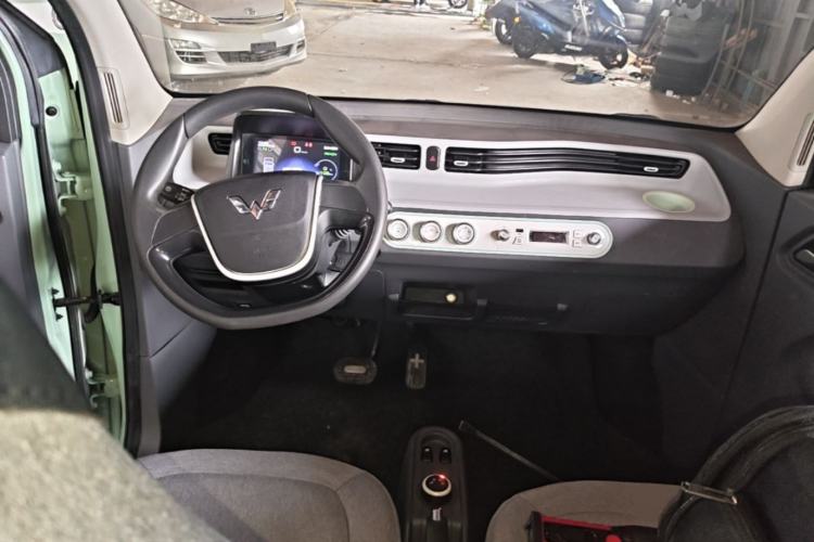 Used Wuling Hongguang MINIEV 2021 Macaron Fashion Model Lithium Iron Phosphate Center Console