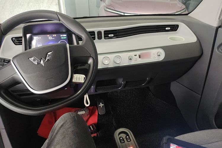 Used Wuling Hongguang MINIEV 2021 Macaron Fashion Model Lithium Iron Phosphate Center Console