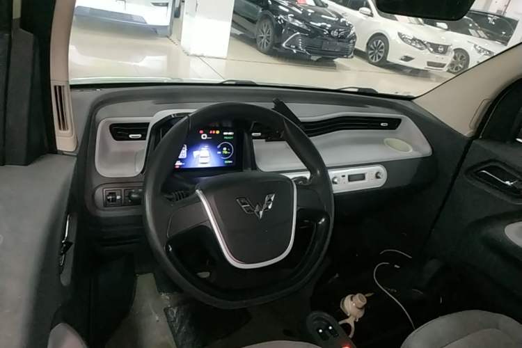 Used Wuling Hongguang MINIEV 2021 Macaron Fashion Model Lithium Iron Phosphate Center Console