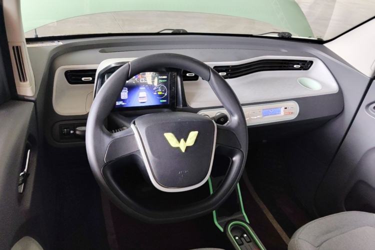 Used Wuling Hongguang MINIEV 2021 Macaron Fashion Model Lithium Iron Phosphate Center Console