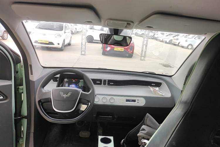 Used Wuling Hongguang MINIEV 2021 Macaron Fashion Model Lithium Iron Phosphate Center Console