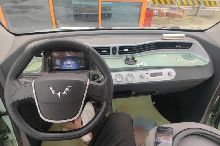 Used Wuling Hongguang MINIEV 2021 Macaron Premium Model – Lithium Iron Phosphate Center Console