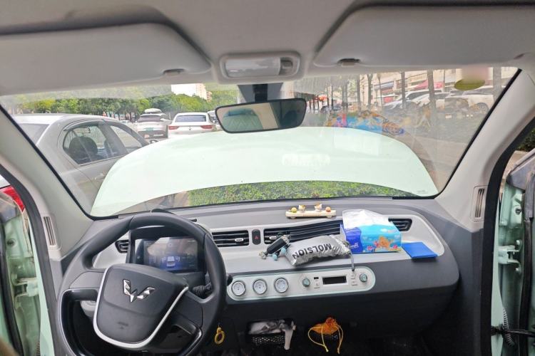 Used Wuling Hongguang MINIEV 2021 Macaron Fashion Model Lithium Iron Phosphate Center Console