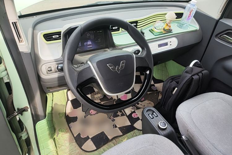 Used Wuling Hongguang MINIEV 2021 Macaron Fashion Model Lithium Iron Phosphate Center Console
