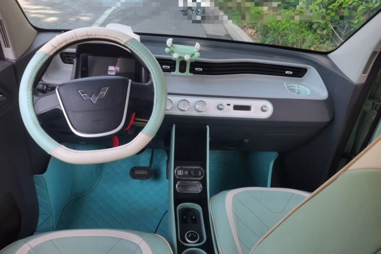 Used Wuling Hongguang MINIEV 2021 Macaron Fashion Model Lithium Iron Phosphate Center Console