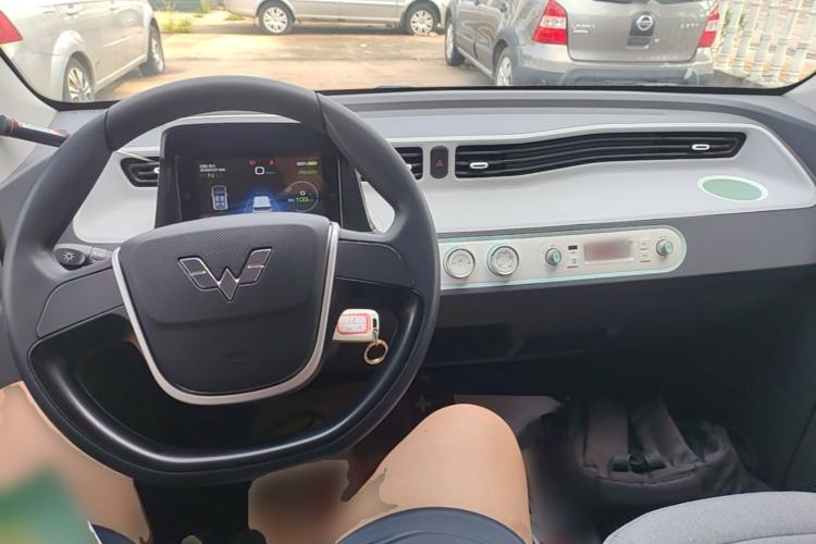 Used Wuling Hongguang MINIEV 2021 Macaron Fashion Model Lithium Iron Phosphate Center Console