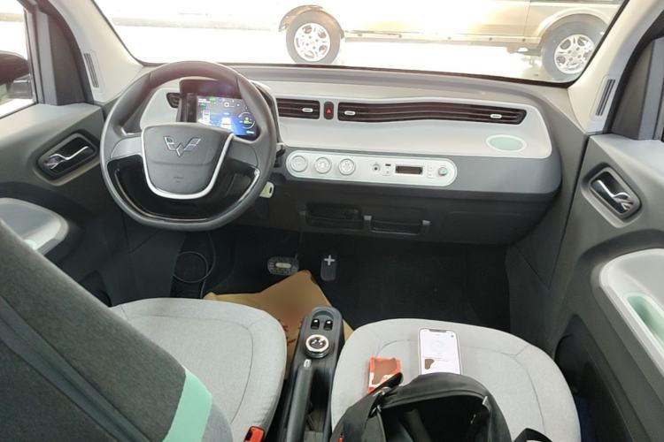 Used Wuling Hongguang MINIEV 2021 Macaron Fashion Model Lithium Iron Phosphate Center Console