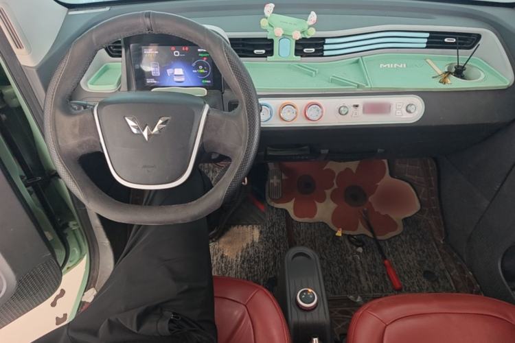 Used Wuling Hongguang MINIEV 2021 Macaron Fashion Edition Lithium-Ion Battery Center Console