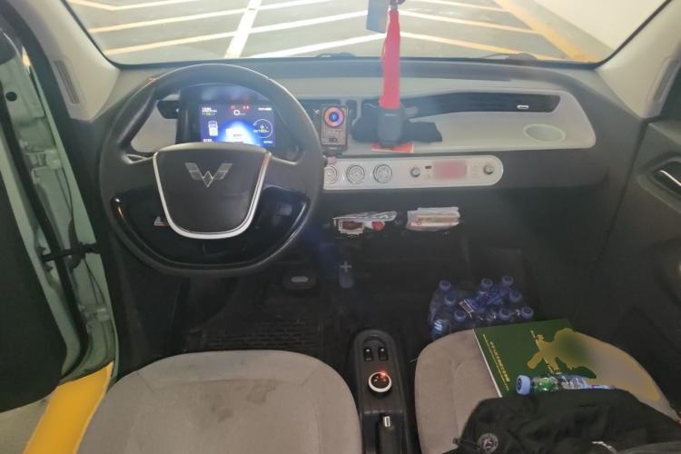Used Wuling Hongguang MINIEV 2021 Macaron Fashion Model Lithium Iron Phosphate Center Console