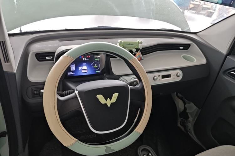 Used Wuling Hongguang MINIEV 2021 Macaron Fashion Model Lithium Iron Phosphate Center Console